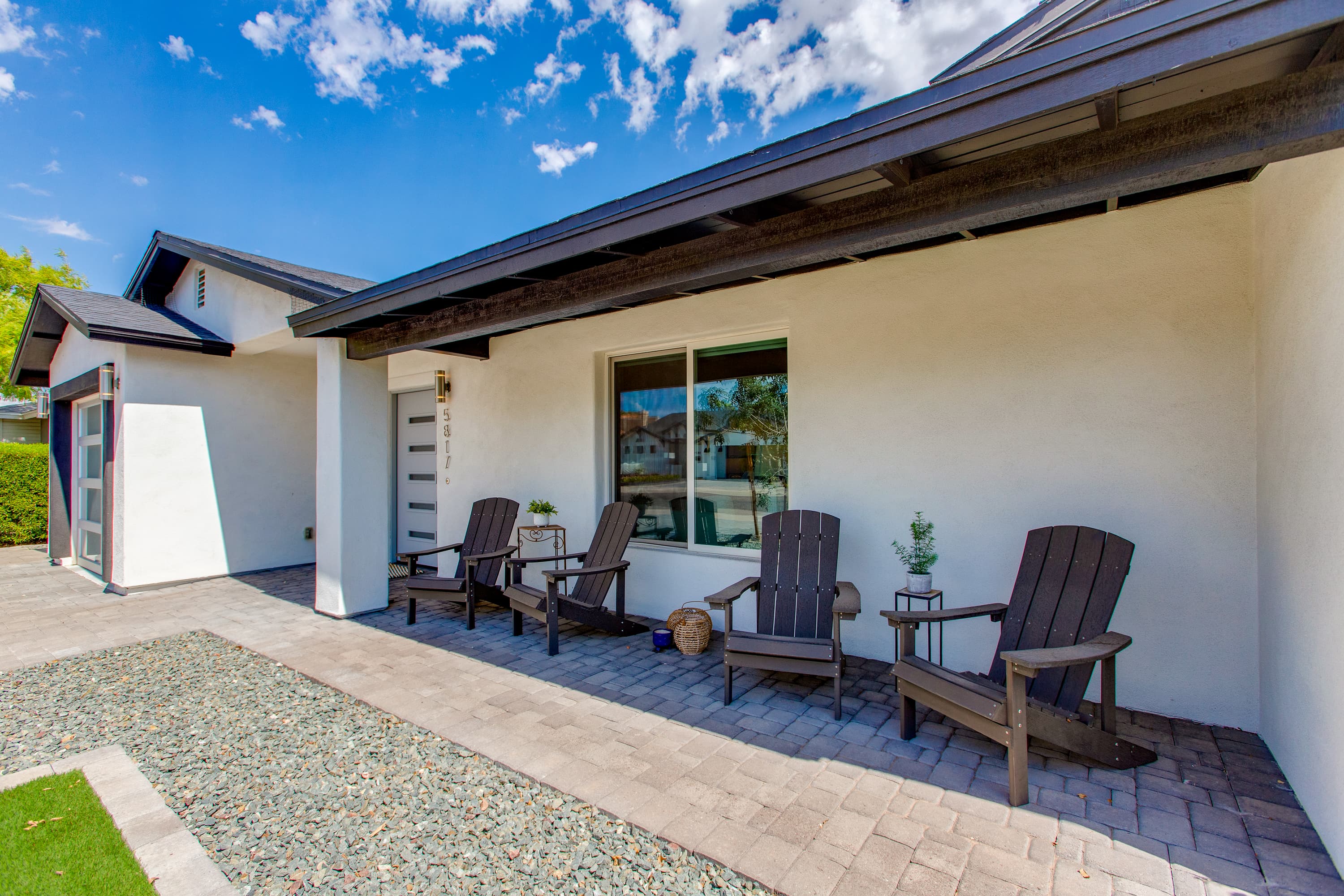 Modern Minimalist Home thumbnail 6