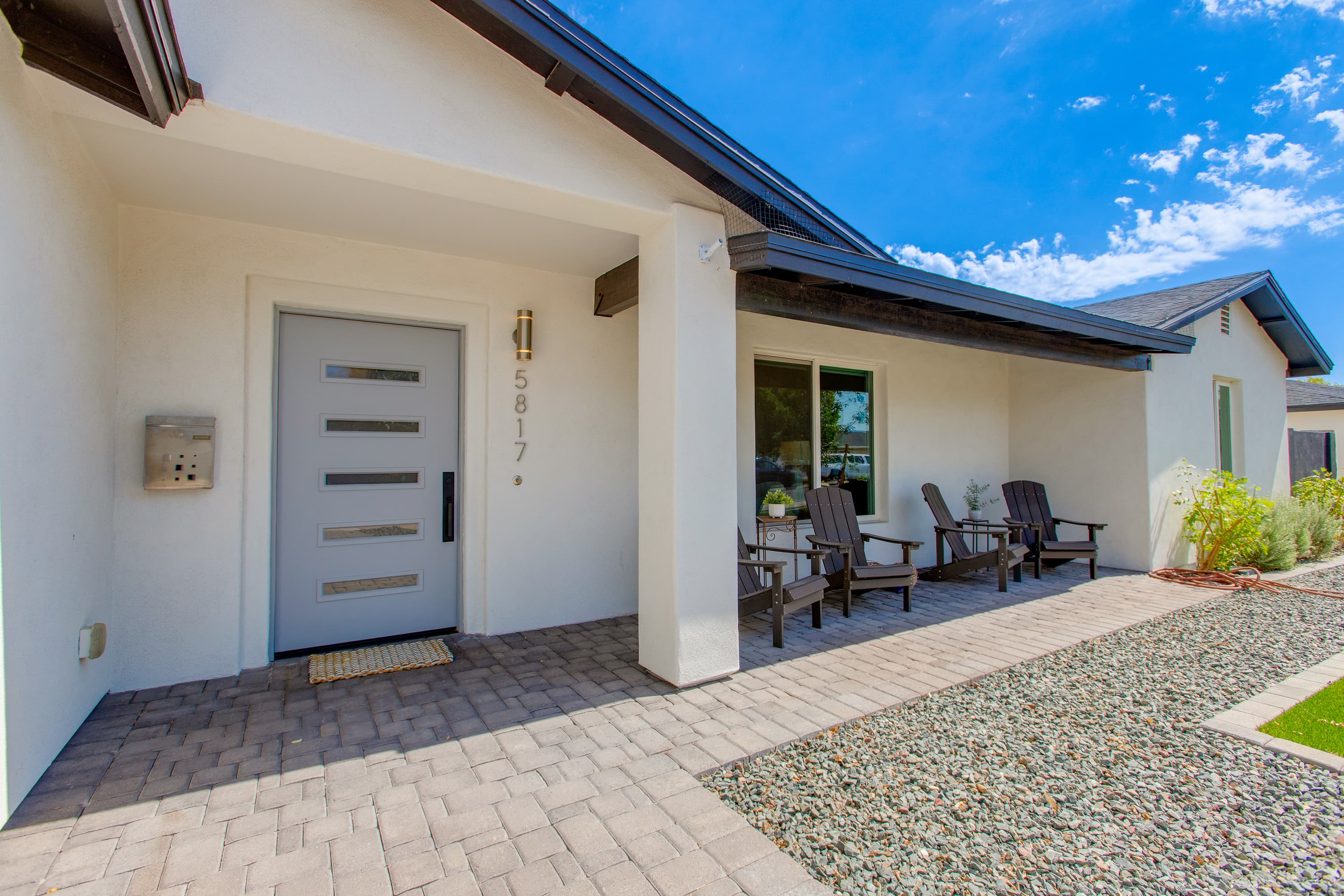 Modern Minimalist Home thumbnail 7