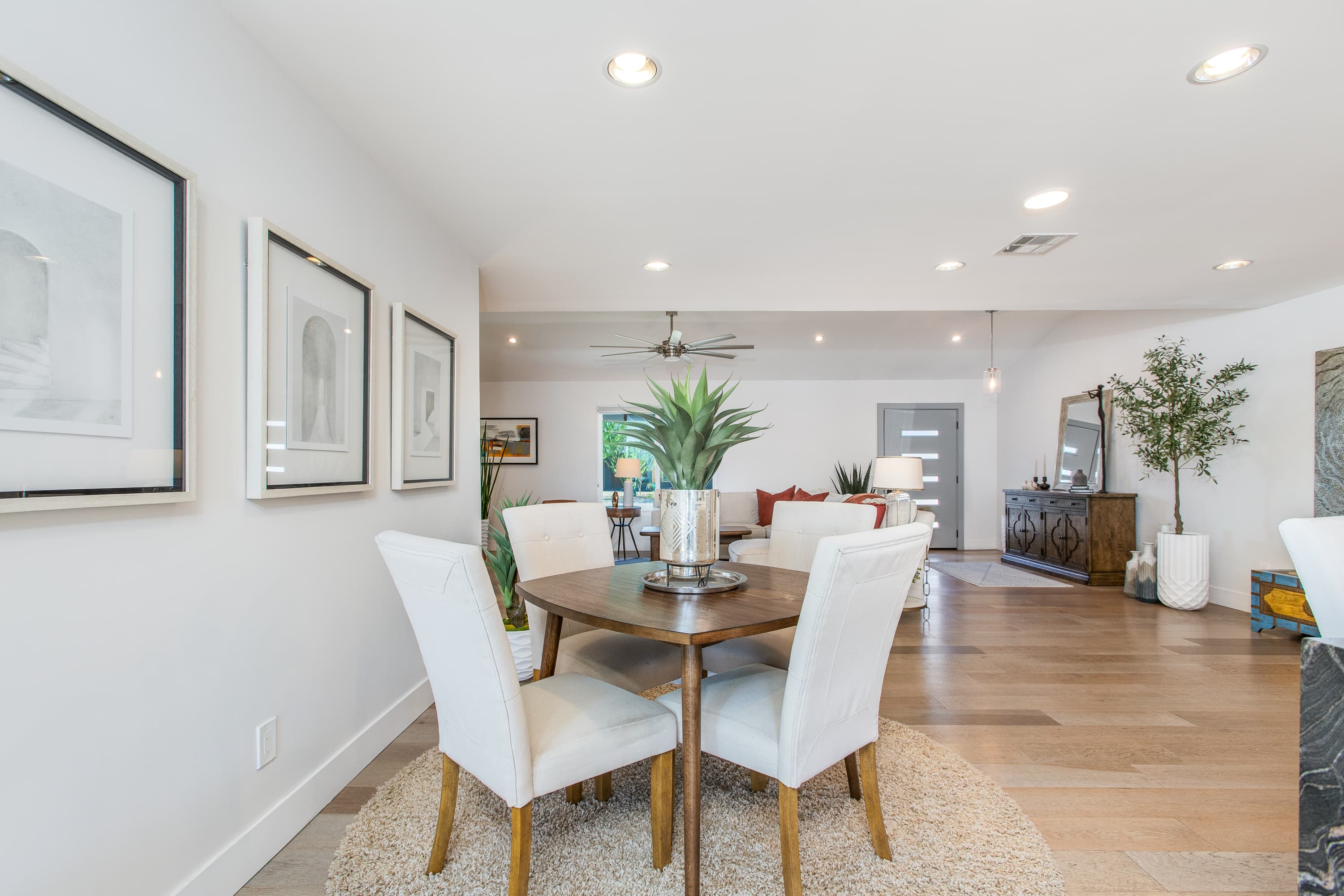 Modern Minimalist Home thumbnail 16