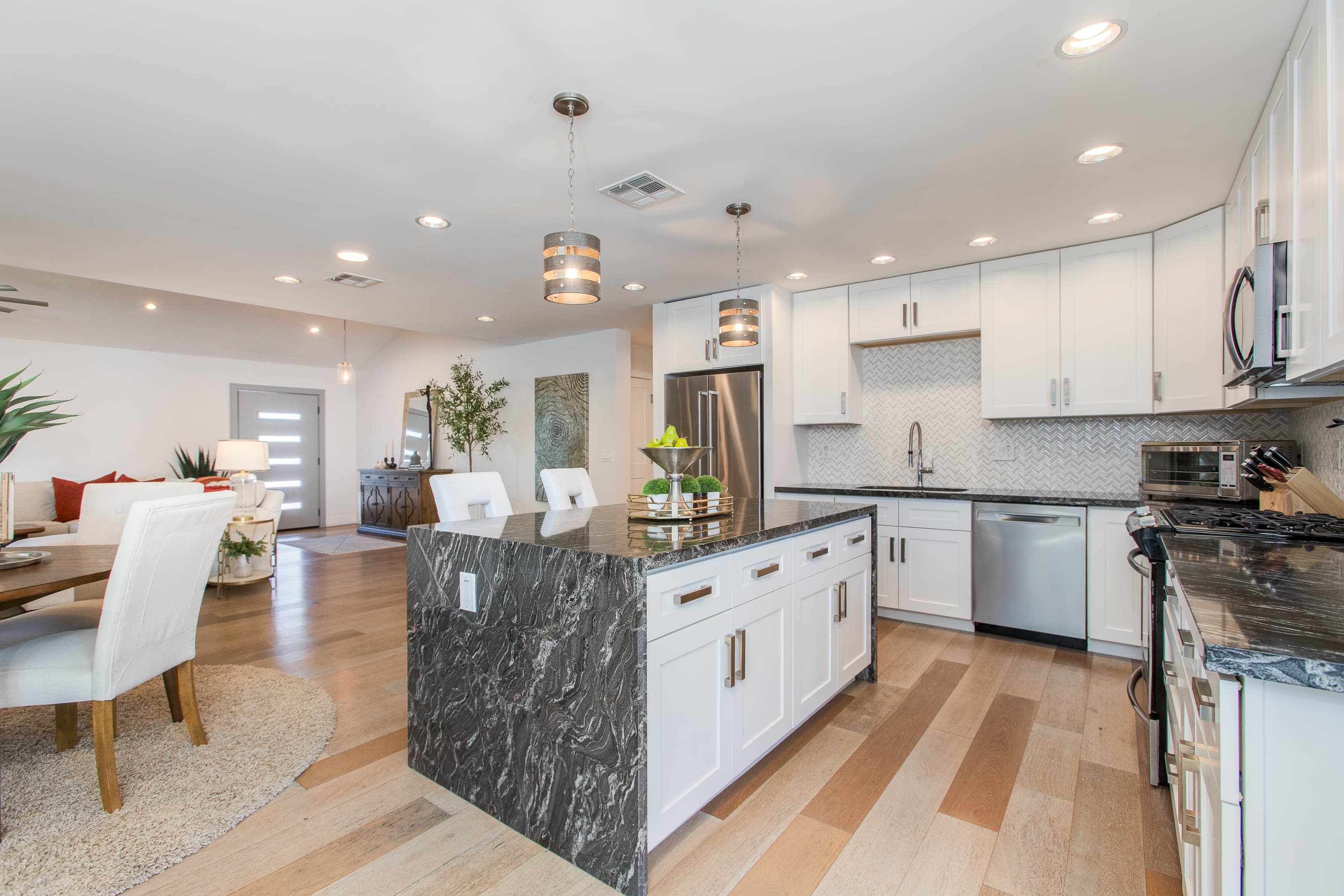 Modern Minimalist Home thumbnail 24