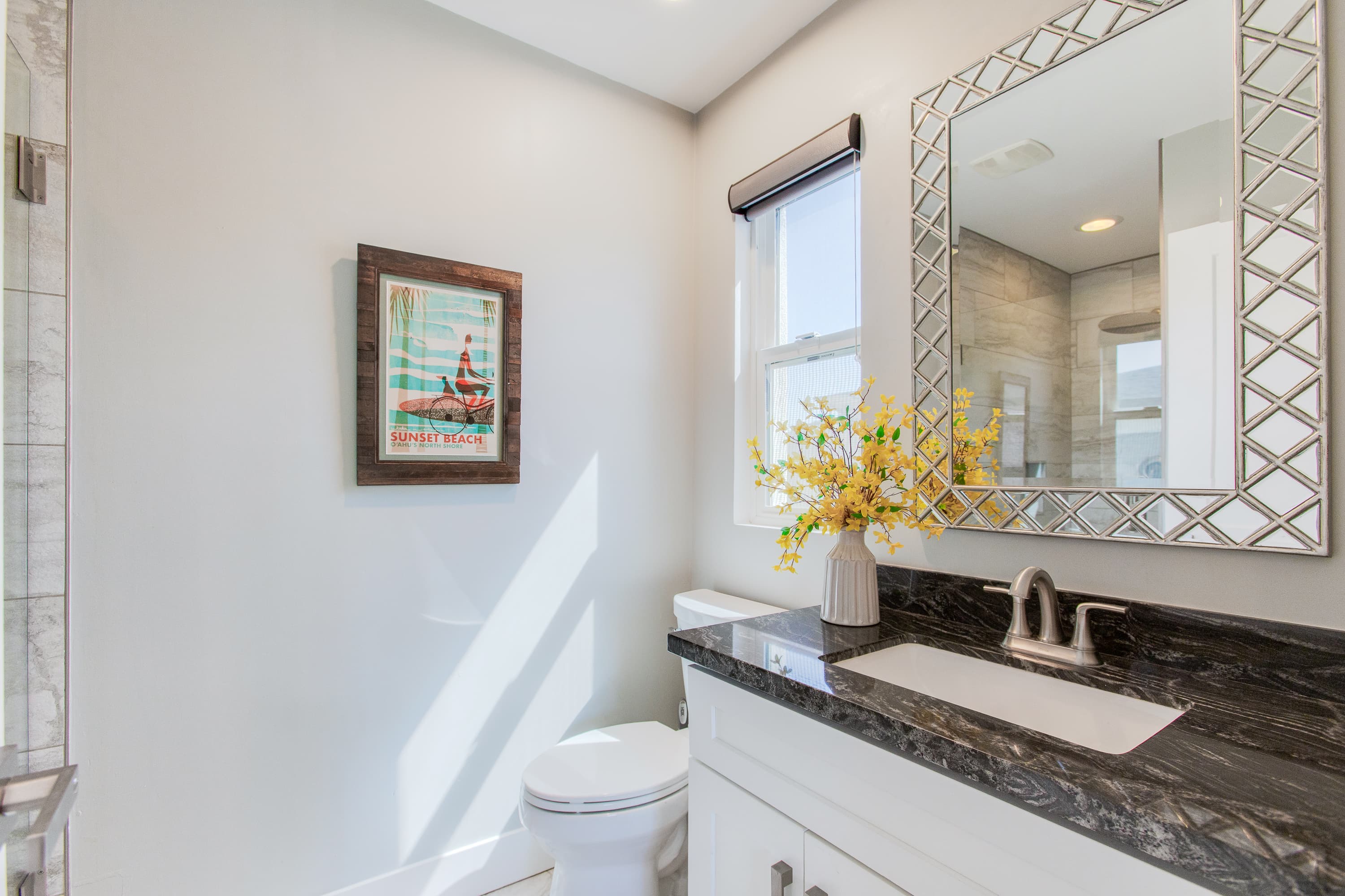 Modern Minimalist Home thumbnail 36