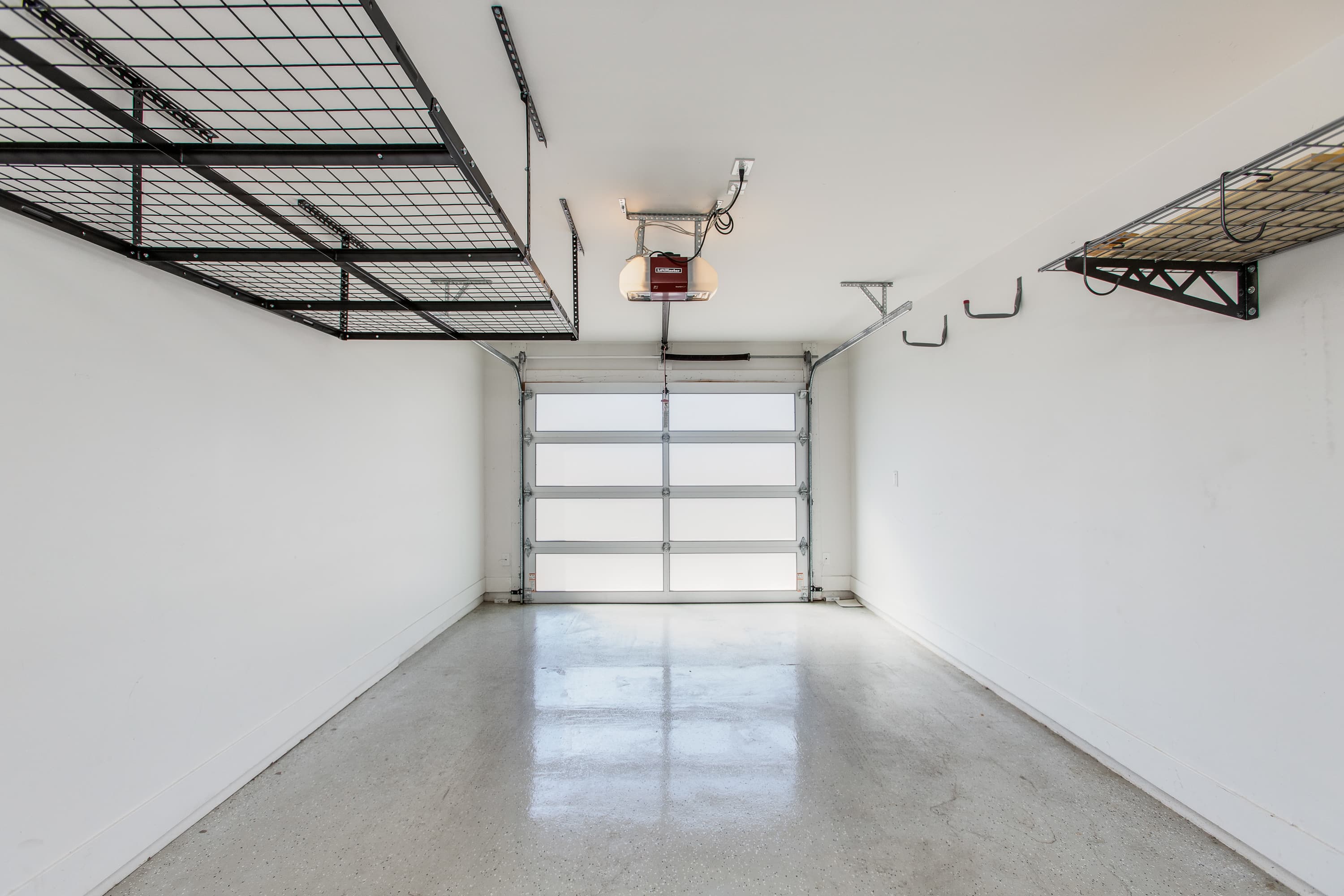 Modern Minimalist Home thumbnail 43