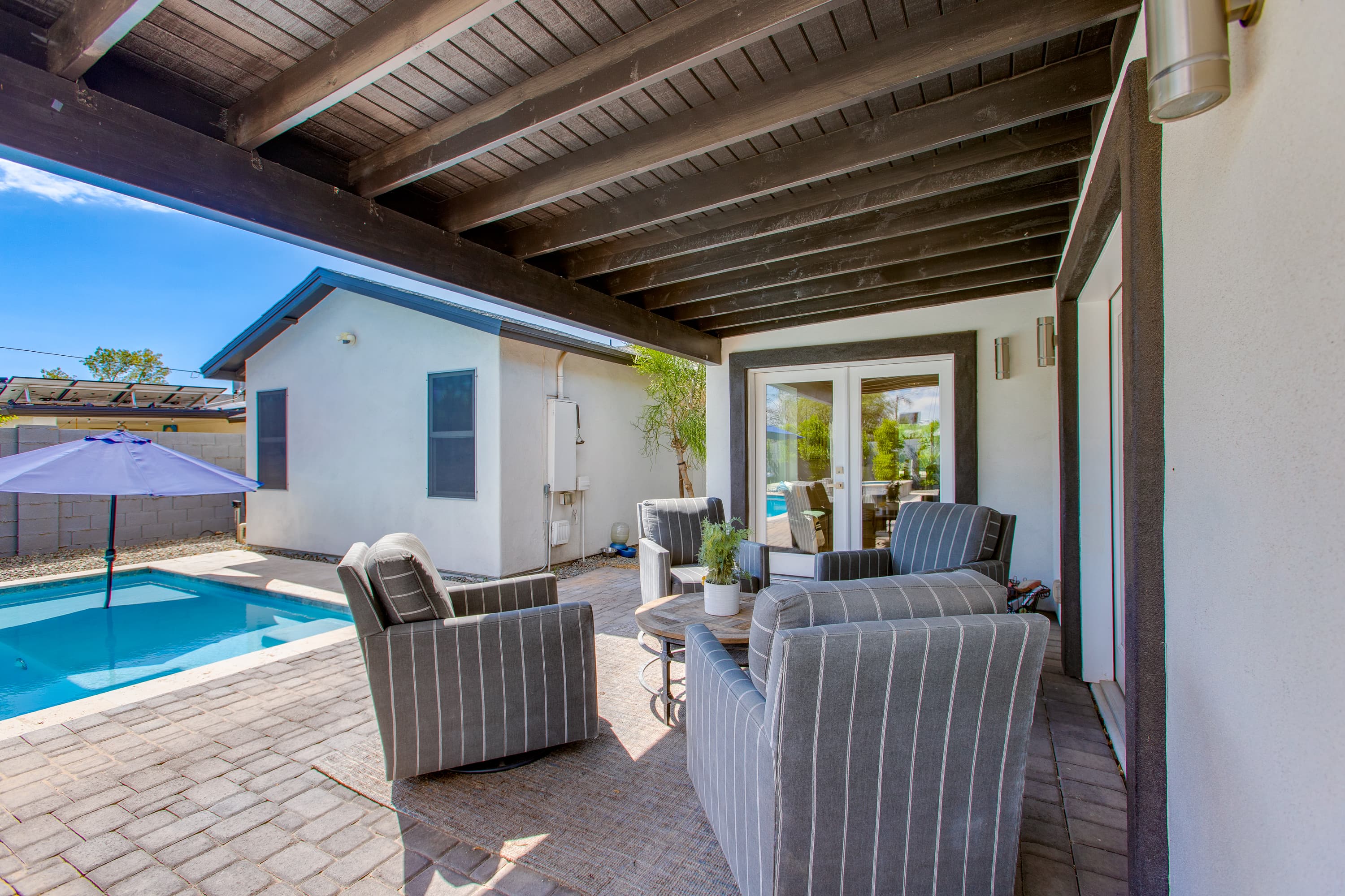 Modern Minimalist Home thumbnail 46