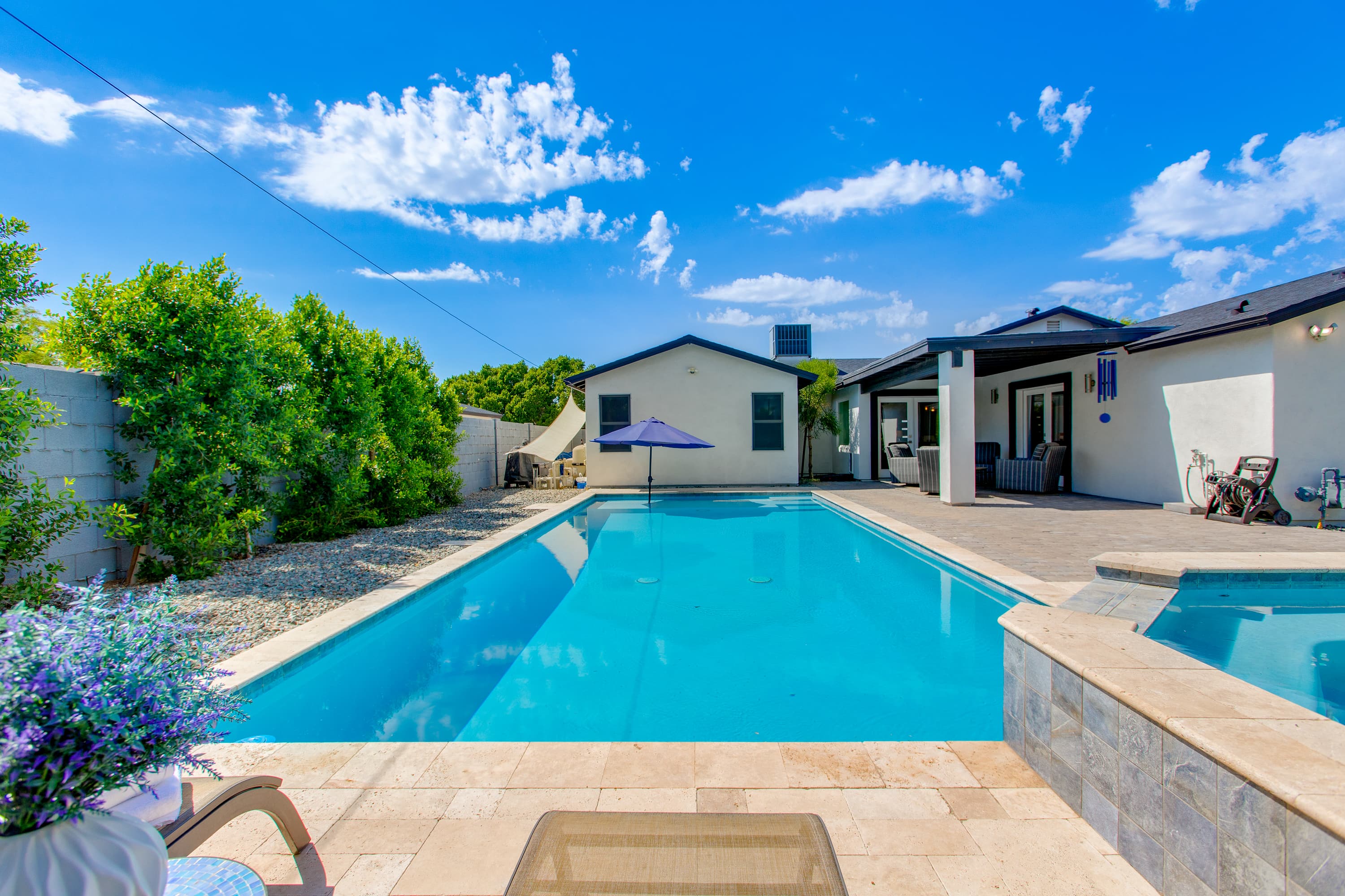 Modern Minimalist Home thumbnail 50